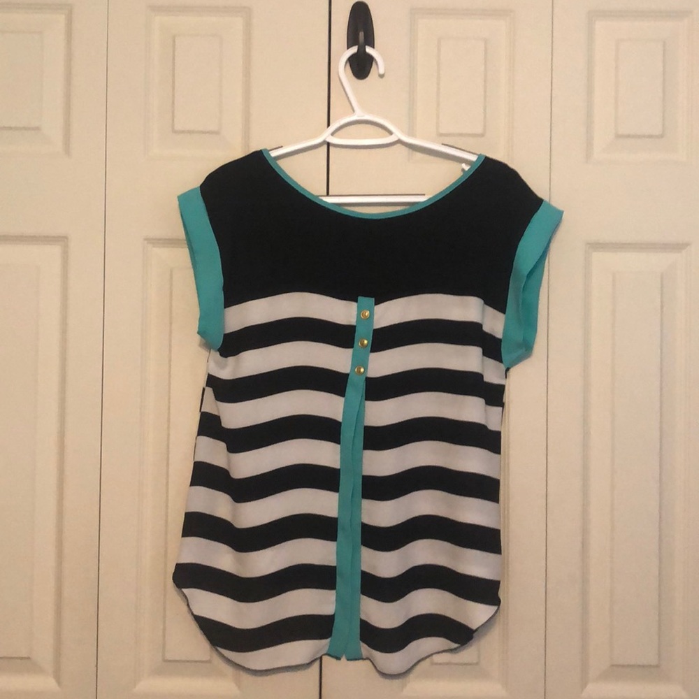 Woman’s sheer summer top - Picture 2 of 2